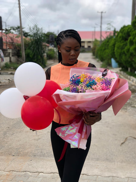 MIXED COLOURED BABYBREATH AND BALLONS