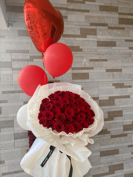 LARGE BOUQUET AND BALLOONS