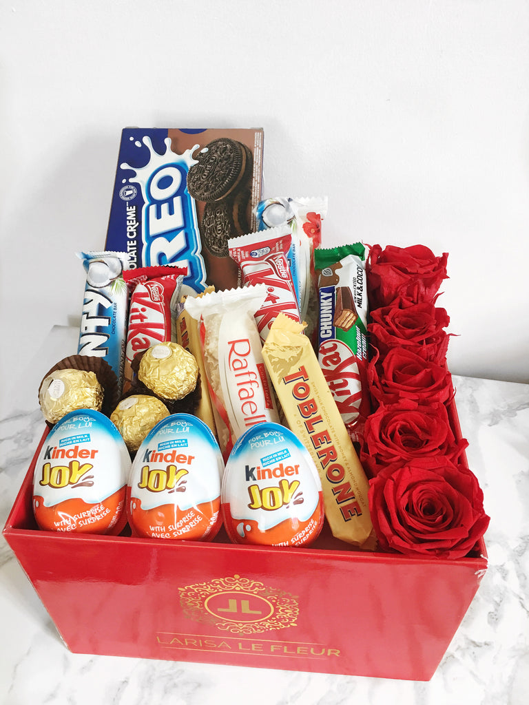 LUXURY BOX OF 6 ROSES AND CHOCOLATE