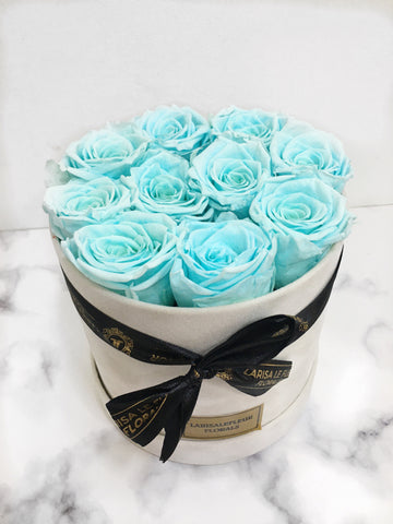 MEDIUM ROUND VELVET BOX OF ETERNITY ROSES