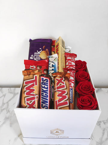 LUXURY BOX OF 4 ROSES AND CHOCOLATE